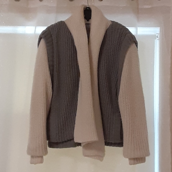 Winter jacket w/ scarf - Picture 1 of 13